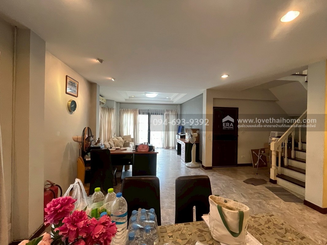 ขายบ้านเดี่ยว 2 ชั้น หมู่บ้านฟลอร่าวิลล์ ซอยสุวินทวงศ์38 พื้นที่ 56 ตรว. สวย พร้อมอยู่ บ้านนายพล ออกแบบโดยดีไซน์เอง (สวยเก๋) "ถูกโดนใจ" 