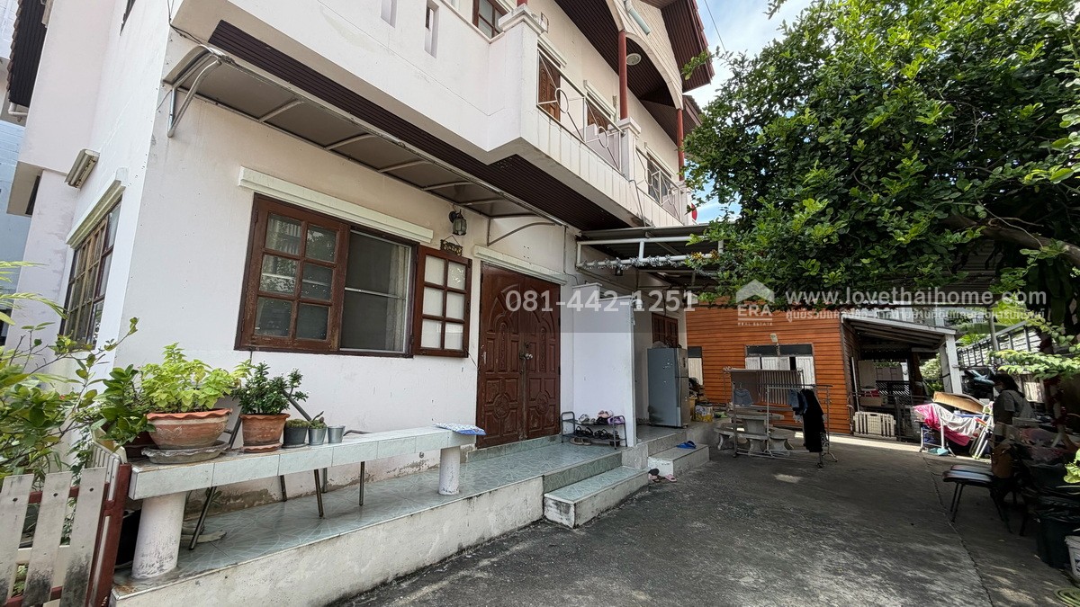 ขายบ้านแฝด2ชั้น 2ห้องติดกัน ซอยลาดพร้าว1 แยก20 พื้นที่50ตรว.สภาพดีพร้อมอยู่ ขายเพียงแค่7.5 ล้านบาทเท่านั้น เฉพาะราคาที่ดินก็เกือบเท่าราคาตั้งขายแล้ว นี่ถ้ารวมตัวบ้านเข้าไปอีก บอกได้เลยว่าคุ้มสุดคุ้ม