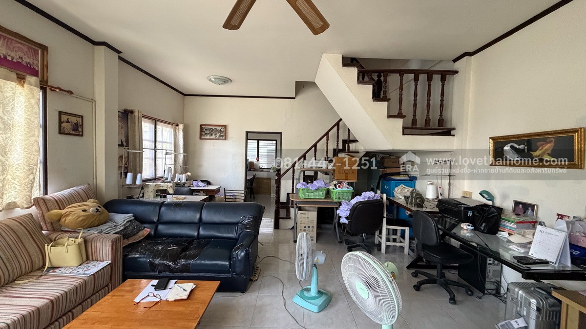 ขายบ้านแฝด2ชั้น 2ห้องติดกัน ซอยลาดพร้าว1 แยก20 พื้นที่50ตรว.สภาพดีพร้อมอยู่ ขายเพียงแค่7.5 ล้านบาทเท่านั้น เฉพาะราคาที่ดินก็เกือบเท่าราคาตั้งขายแล้ว นี่ถ้ารวมตัวบ้านเข้าไปอีก บอกได้เลยว่าคุ้มสุดคุ้ม