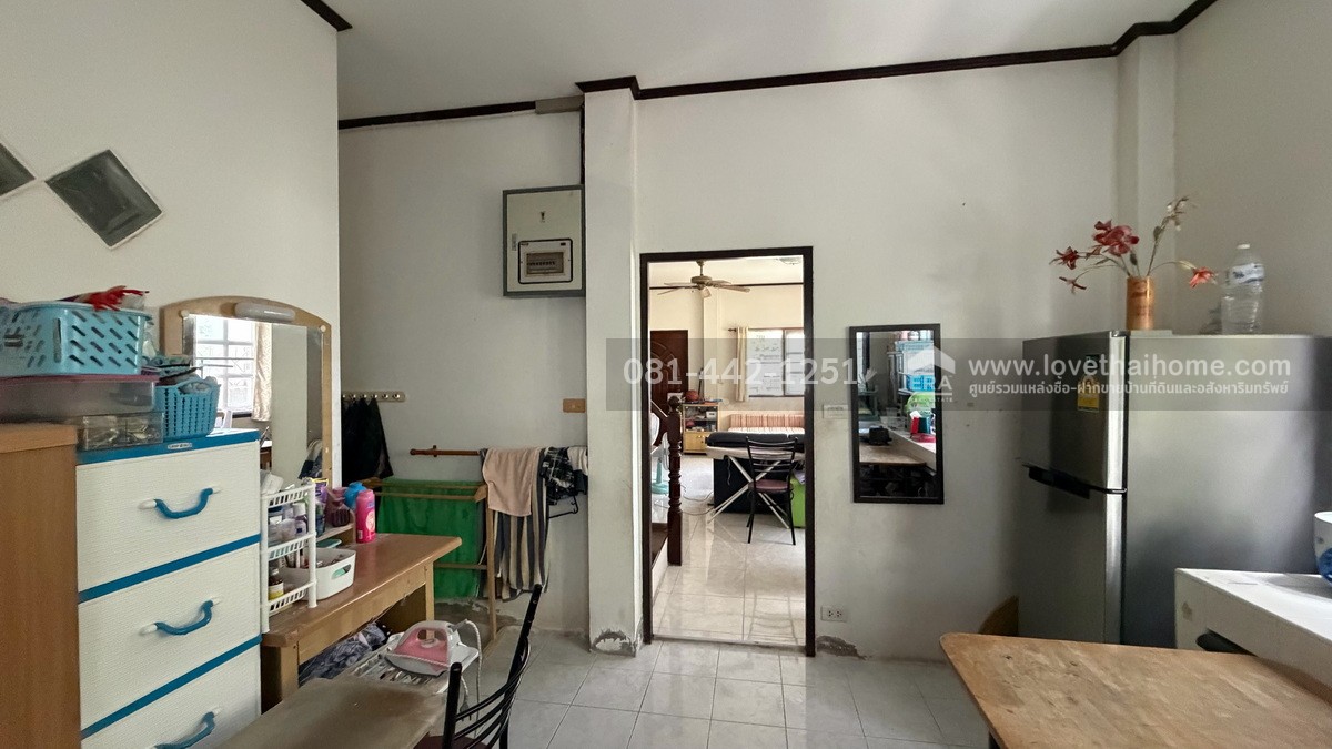 ขายบ้านแฝด2ชั้น 2ห้องติดกัน ซอยลาดพร้าว1 แยก20 พื้นที่50ตรว.สภาพดีพร้อมอยู่ ขายเพียงแค่7.5 ล้านบาทเท่านั้น เฉพาะราคาที่ดินก็เกือบเท่าราคาตั้งขายแล้ว นี่ถ้ารวมตัวบ้านเข้าไปอีก บอกได้เลยว่าคุ้มสุดคุ้ม