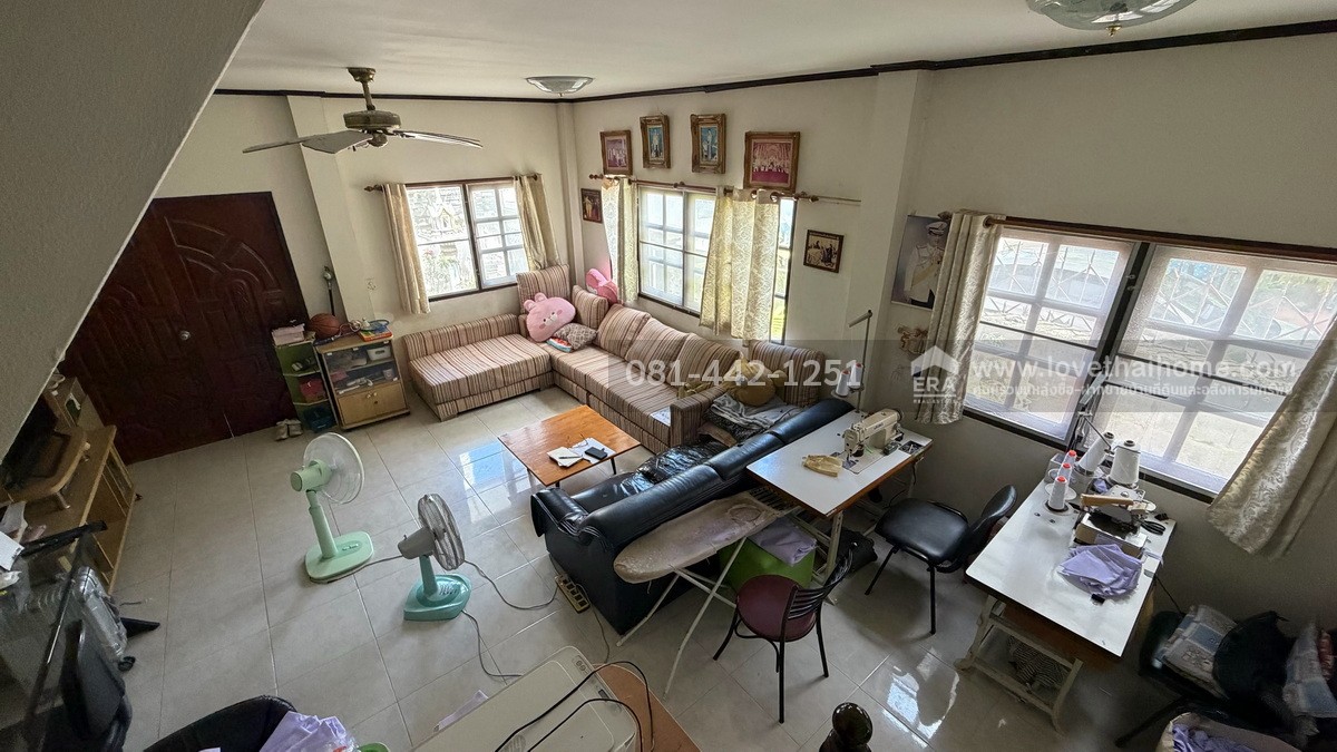 ขายบ้านแฝด2ชั้น 2ห้องติดกัน ซอยลาดพร้าว1 แยก20 พื้นที่50ตรว.สภาพดีพร้อมอยู่ ขายเพียงแค่7.5 ล้านบาทเท่านั้น เฉพาะราคาที่ดินก็เกือบเท่าราคาตั้งขายแล้ว นี่ถ้ารวมตัวบ้านเข้าไปอีก บอกได้เลยว่าคุ้มสุดคุ้ม