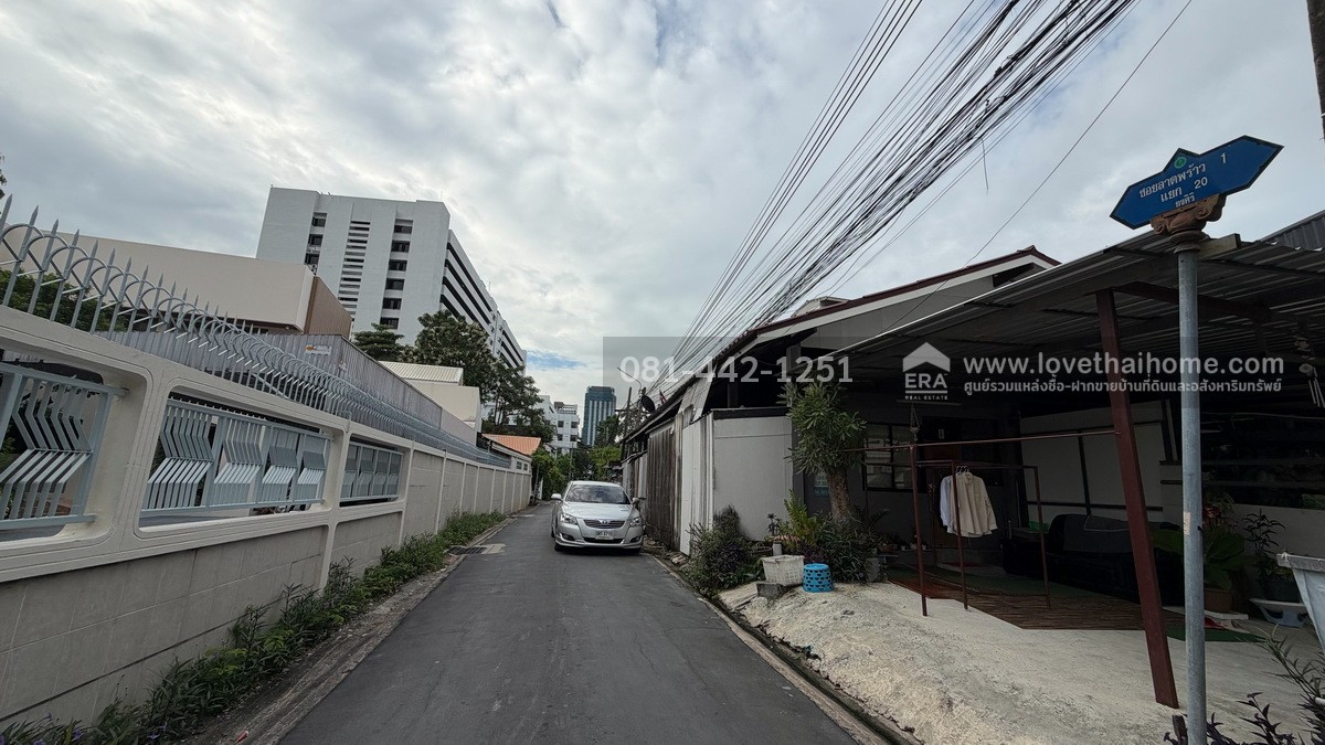 ขายบ้านแฝด2ชั้น 2ห้องติดกัน ซอยลาดพร้าว1 แยก20 พื้นที่50ตรว.สภาพดีพร้อมอยู่ ขายเพียงแค่7.5 ล้านบาทเท่านั้น เฉพาะราคาที่ดินก็เกือบเท่าราคาตั้งขายแล้ว นี่ถ้ารวมตัวบ้านเข้าไปอีก บอกได้เลยว่าคุ้มสุดคุ้ม