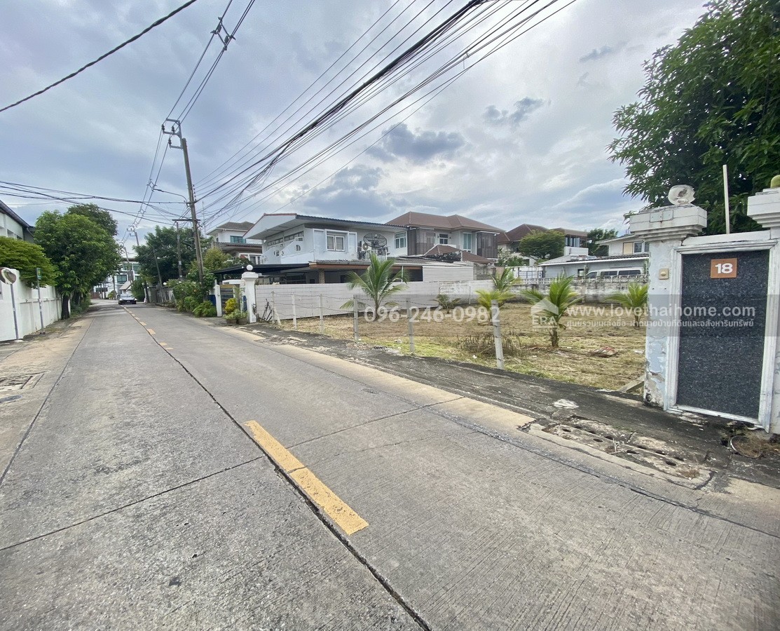 ขายที่ดินเปล่าถมแล้ว หมู่บ้านอมรพันธ์ 9 ซ.8/8 ถ.เสนานิคม 1 ซ.42 แยก 11-2 พื้นที่ 80 ตร.วา รูปแปลงสวย เหมาะสร้างบ้านพักอาศัย ใกล้ ม.เกษตร