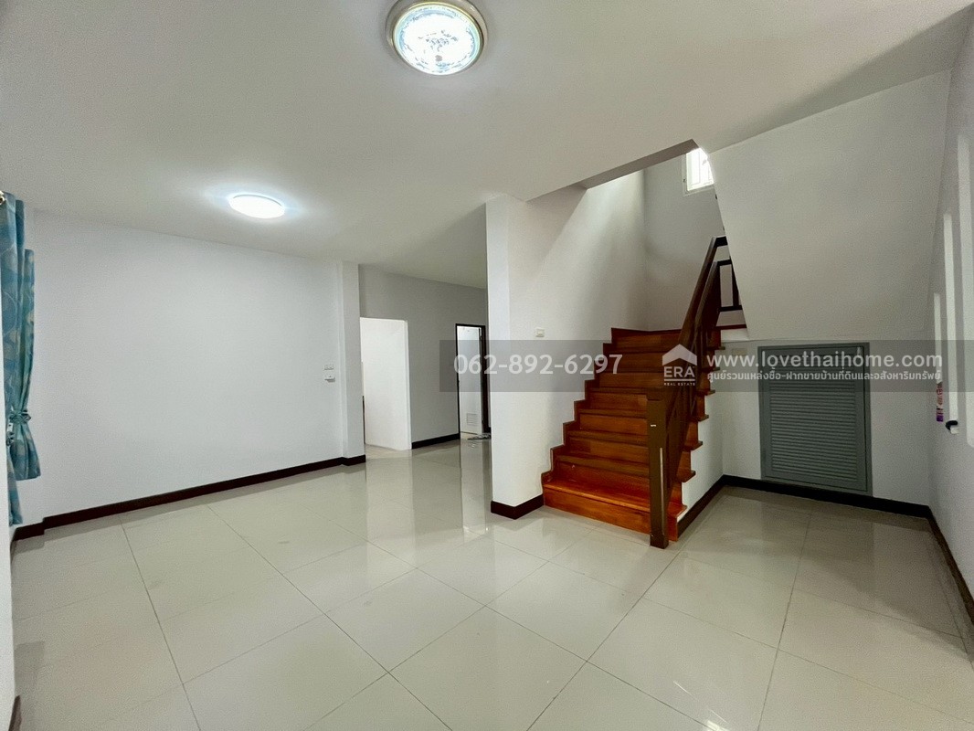 ขายบ้านแฝด 2 ชั้น ซอยเพชรเกษม77 แยก3-10 ขนาด 33.5 ตรว. หลังมุม สวยรีโนเวทใหม่ พร้อมอยู่ ขายราคาพิเศษ ทำเลดี สนใจโทร. 062-892-6297