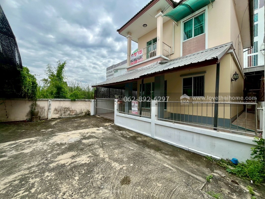 ขายบ้านแฝด 2 ชั้น ซอยเพชรเกษม77 แยก3-10 ขนาด 33.5 ตรว. หลังมุม สวยรีโนเวทใหม่ พร้อมอยู่ ขายราคาพิเศษ ทำเลดี สนใจโทร. 062-892-6297