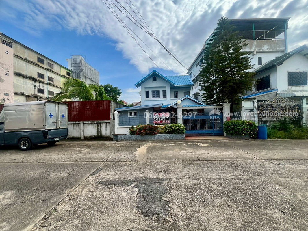 ขายบ้านเดี่ยว 2 ชั้น หมู่บ้านปรีชา พุทธมณฑลสาย4 ซอยกระทุ่มล้ม5 พื้นที่ 50 ตรว. บ้านสวยพร้อมอยู่ ขายราคาพิเศษ รีบติดต่อด่วนก่อนหลุดมือ โทร.062-892-6297