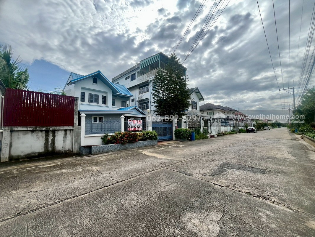 ขายบ้านเดี่ยว 2 ชั้น หมู่บ้านปรีชา พุทธมณฑลสาย4 ซอยกระทุ่มล้ม5 พื้นที่ 50 ตรว. บ้านสวยพร้อมอยู่ ขายราคาพิเศษ รีบติดต่อด่วนก่อนหลุดมือ โทร.062-892-6297