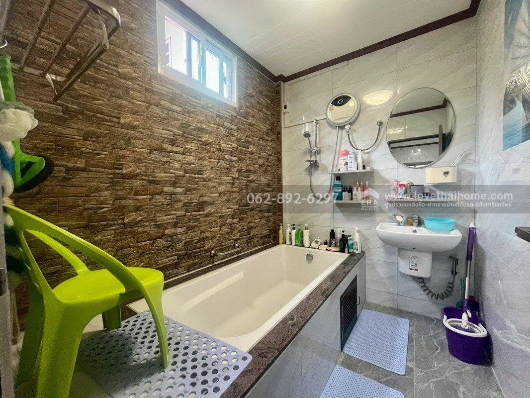 ขายบ้านเดี่ยว 2 ชั้น หมู่บ้านปรีชา พุทธมณฑลสาย4 ซอยกระทุ่มล้ม5 พื้นที่ 50 ตรว. บ้านสวยพร้อมอยู่ ขายราคาพิเศษ รีบติดต่อด่วนก่อนหลุดมือ โทร.062-892-6297