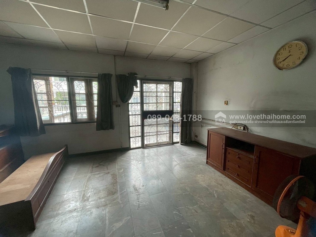 ขายทาวน์โฮม 3 ชั้น หมู่บ้านศรีไทยวิลล่า ซอยเจริญราษฎร์7 พื้นที่ 29 ตรว. ทำเลทอง ใจกลางเมือง ใกล้เซ็นทรัล พระราม3