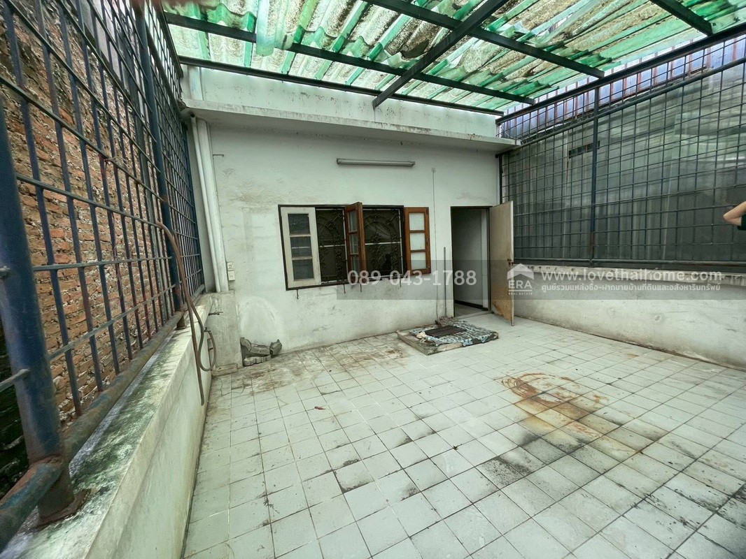 ขายทาวน์โฮม 3 ชั้น หมู่บ้านศรีไทยวิลล่า ซอยเจริญราษฎร์7 พื้นที่ 29 ตรว. ทำเลทอง ใจกลางเมือง ใกล้เซ็นทรัล พระราม3