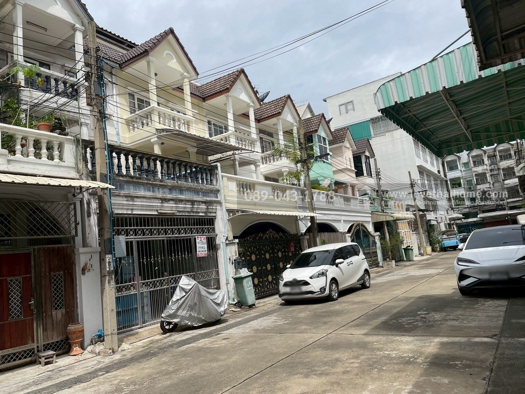 ขายทาวน์โฮม 3 ชั้น หมู่บ้านศรีไทยวิลล่า ซอยเจริญราษฎร์7 พื้นที่ 29 ตรว. ทำเลทอง ใจกลางเมือง ใกล้เซ็นทรัล พระราม3