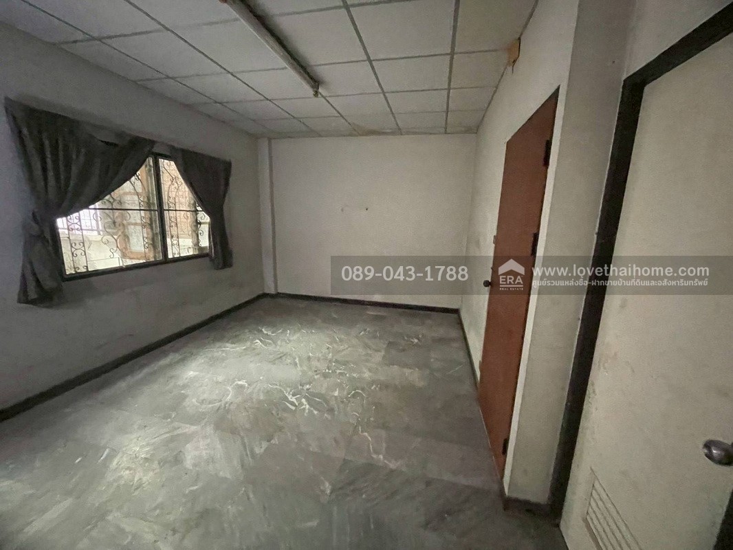 ขายทาวน์โฮม 3 ชั้น หมู่บ้านศรีไทยวิลล่า ซอยเจริญราษฎร์7 พื้นที่ 29 ตรว. ทำเลทอง ใจกลางเมือง ใกล้เซ็นทรัล พระราม3