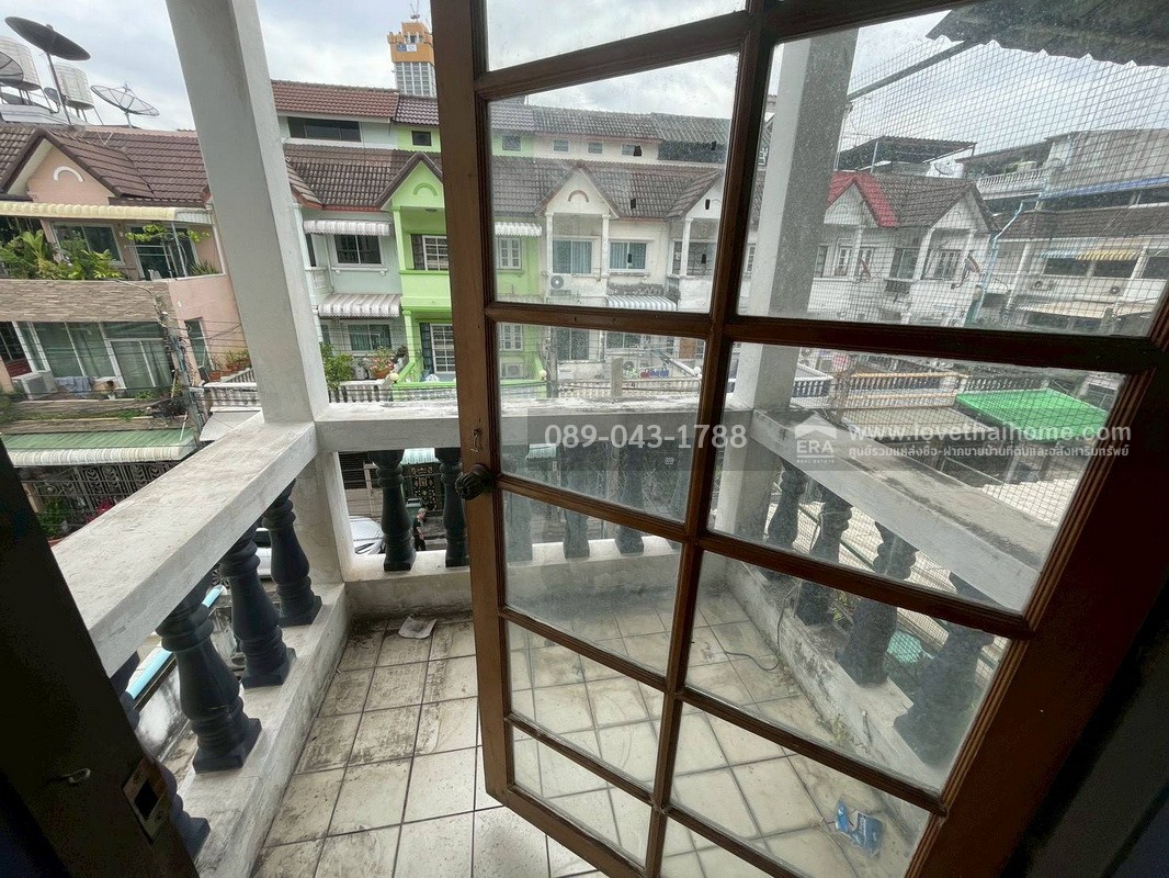 ขายทาวน์โฮม 3 ชั้น หมู่บ้านศรีไทยวิลล่า ซอยเจริญราษฎร์7 พื้นที่ 29 ตรว. ทำเลทอง ใจกลางเมือง ใกล้เซ็นทรัล พระราม3