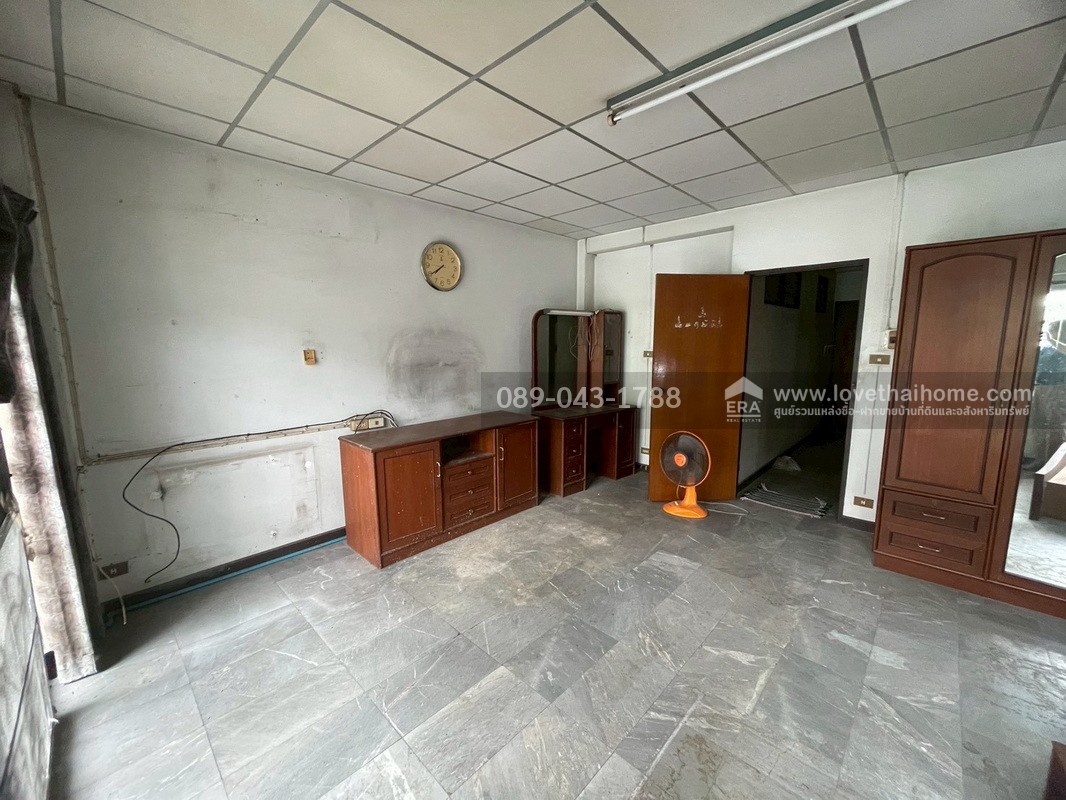 ขายทาวน์โฮม 3 ชั้น หมู่บ้านศรีไทยวิลล่า ซอยเจริญราษฎร์7 พื้นที่ 29 ตรว. ทำเลทอง ใจกลางเมือง ใกล้เซ็นทรัล พระราม3