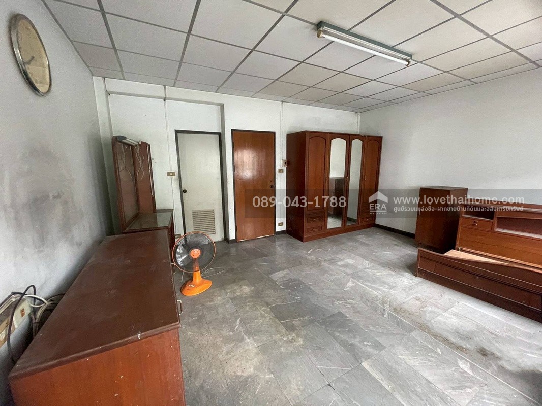 ขายทาวน์โฮม 3 ชั้น หมู่บ้านศรีไทยวิลล่า ซอยเจริญราษฎร์7 พื้นที่ 29 ตรว. ทำเลทอง ใจกลางเมือง ใกล้เซ็นทรัล พระราม3