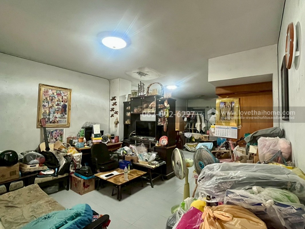 ขายทาวน์เฮ้าส์2ชั้นหมู่บ้านกฤษณา ร่มเกล้า12 ขนาด 16 ตรว. ขายถูกเพียงแค่ 1.49 ล้านบาท ใกล้บิ๊กซี ทำเลทอง ราคาถูกสุดในย่านนี้ สนใจโทร. 062-892-6297