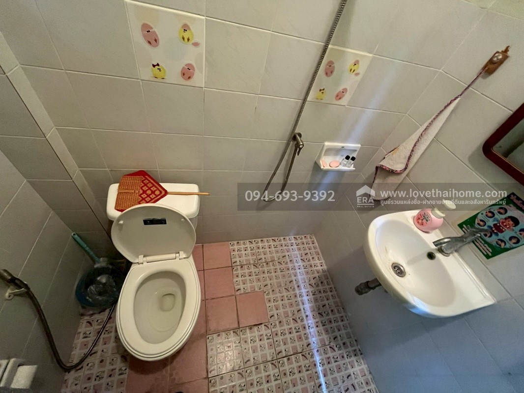 ขายทาวน์เฮ้าส์ 2 ชั้น ซอยงามวงศ์วาน2 แยก6 พื้นที่ 15.9 ตรว. พร้อมอยู่ หาไม่ได้อีกแล้ว ทำเลดีๆแบบนี้ ติดกับกระทรวงสาธารณสุข ใกล้ทางด่วน เดินทางสะดวกมาก ราคา...สุดคุ้ม...สนใจนัดดูบ้านด่วนๆเลยค่ะ