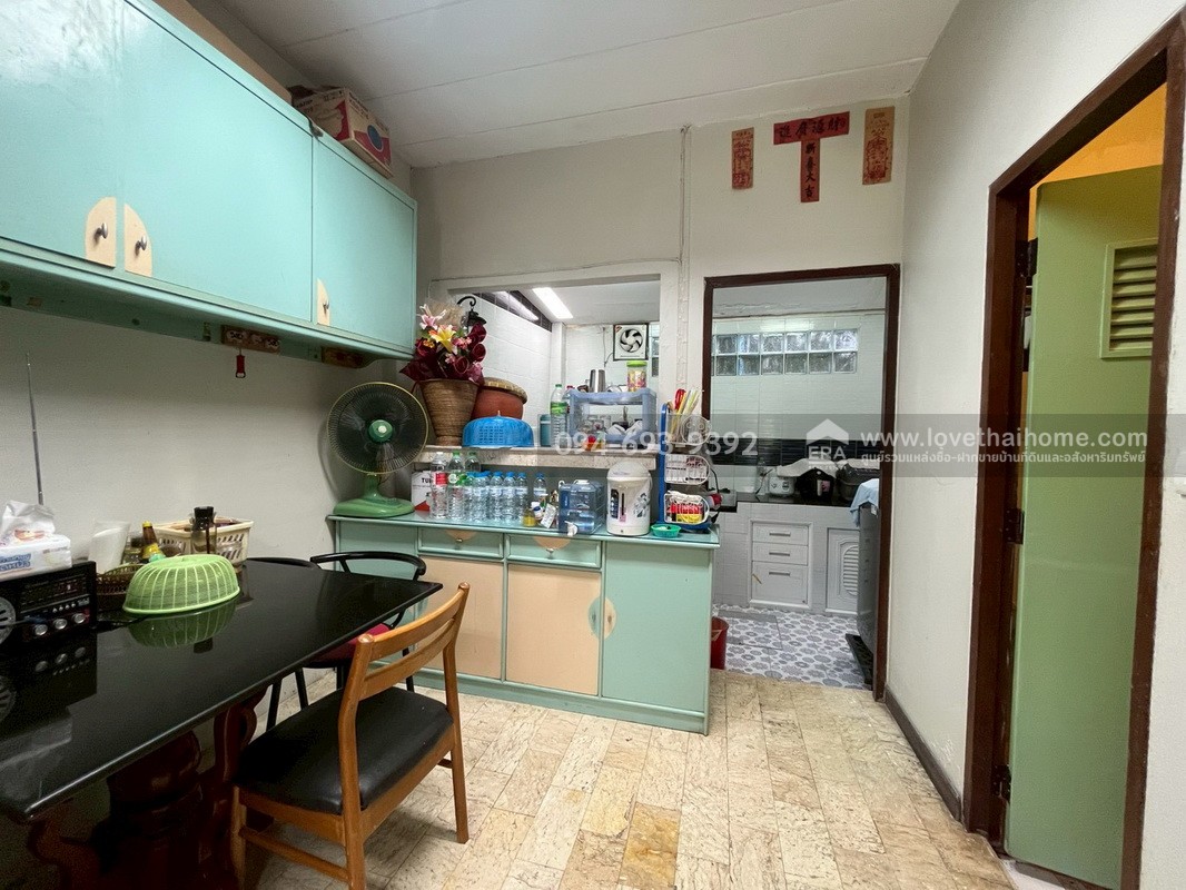 ขายทาวน์เฮ้าส์ 2 ชั้น ซอยงามวงศ์วาน2 แยก6 พื้นที่ 15.9 ตรว. พร้อมอยู่ หาไม่ได้อีกแล้ว ทำเลดีๆแบบนี้ ติดกับกระทรวงสาธารณสุข ใกล้ทางด่วน เดินทางสะดวกมาก ราคา...สุดคุ้ม...สนใจนัดดูบ้านด่วนๆเลยค่ะ