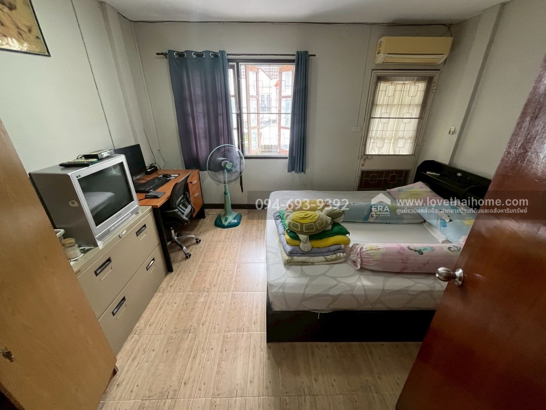 ขายทาวน์เฮ้าส์ 2 ชั้น ซอยงามวงศ์วาน2 แยก6 พื้นที่ 15.9 ตรว. พร้อมอยู่ หาไม่ได้อีกแล้ว ทำเลดีๆแบบนี้ ติดกับกระทรวงสาธารณสุข ใกล้ทางด่วน เดินทางสะดวกมาก ราคา...สุดคุ้ม...สนใจนัดดูบ้านด่วนๆเลยค่ะ