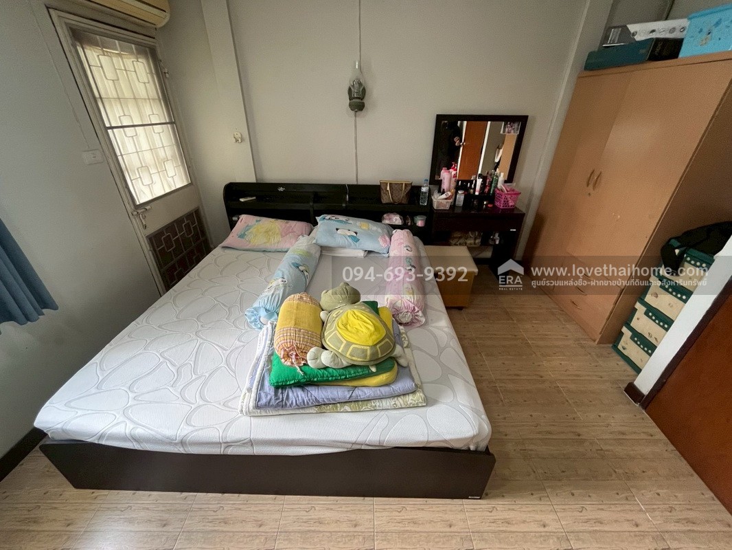 ขายทาวน์เฮ้าส์ 2 ชั้น ซอยงามวงศ์วาน2 แยก6 พื้นที่ 15.9 ตรว. พร้อมอยู่ หาไม่ได้อีกแล้ว ทำเลดีๆแบบนี้ ติดกับกระทรวงสาธารณสุข ใกล้ทางด่วน เดินทางสะดวกมาก ราคา...สุดคุ้ม...สนใจนัดดูบ้านด่วนๆเลยค่ะ