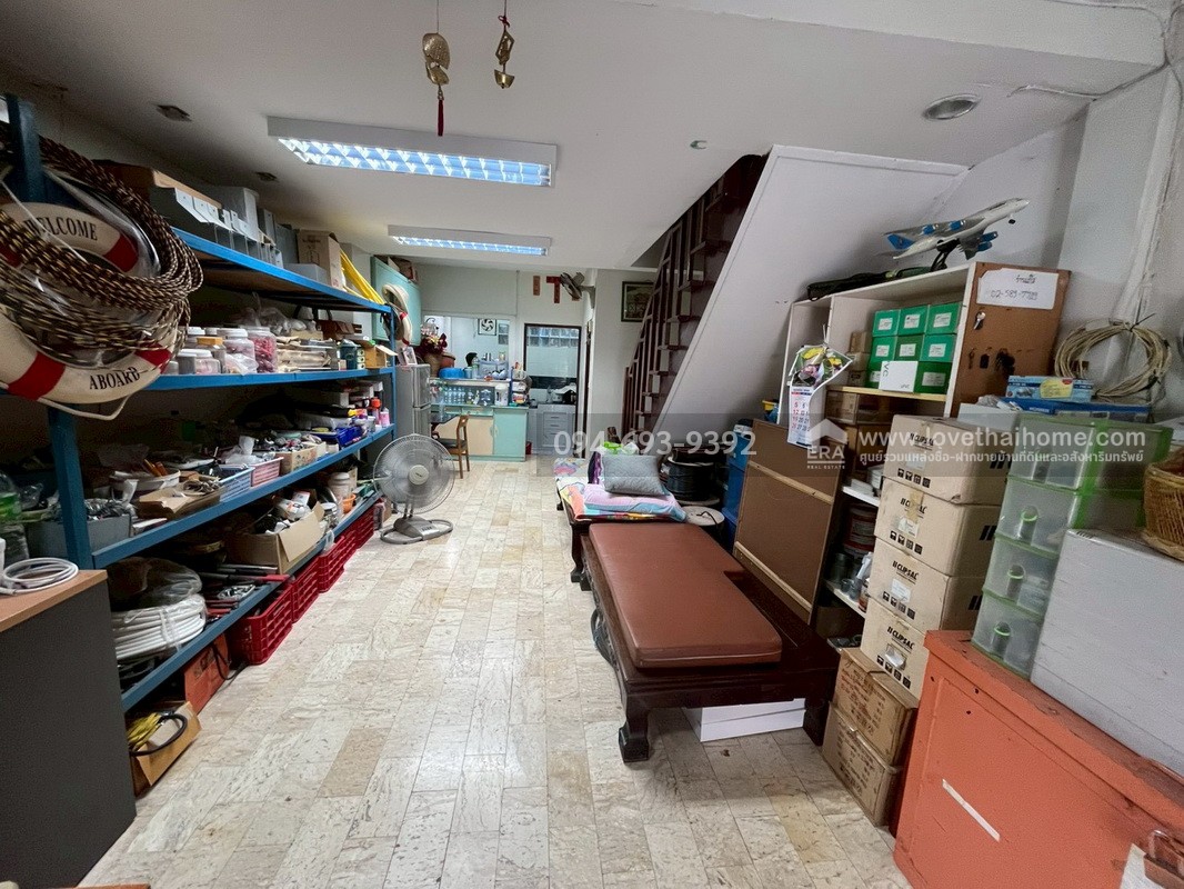 ขายทาวน์เฮ้าส์ 2 ชั้น ซอยงามวงศ์วาน2 แยก6 พื้นที่ 15.9 ตรว. พร้อมอยู่ หาไม่ได้อีกแล้ว ทำเลดีๆแบบนี้ ติดกับกระทรวงสาธารณสุข ใกล้ทางด่วน เดินทางสะดวกมาก ราคา...สุดคุ้ม...สนใจนัดดูบ้านด่วนๆเลยค่ะ