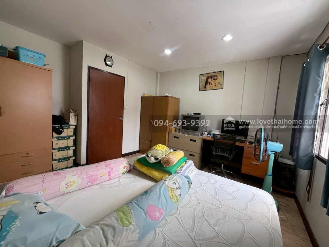 ขายทาวน์เฮ้าส์ 2 ชั้น ซอยงามวงศ์วาน2 แยก6 พื้นที่ 15.9 ตรว. พร้อมอยู่ หาไม่ได้อีกแล้ว ทำเลดีๆแบบนี้ ติดกับกระทรวงสาธารณสุข ใกล้ทางด่วน เดินทางสะดวกมาก ราคา...สุดคุ้ม...สนใจนัดดูบ้านด่วนๆเลยค่ะ