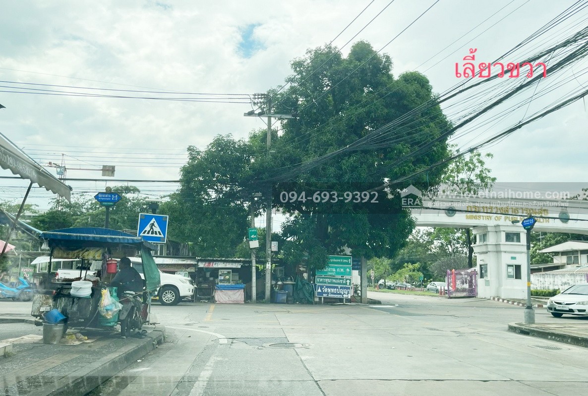 ขายทาวน์เฮ้าส์ 2 ชั้น ซอยงามวงศ์วาน2 แยก6 พื้นที่ 15.9 ตรว. พร้อมอยู่ หาไม่ได้อีกแล้ว ทำเลดีๆแบบนี้ ติดกับกระทรวงสาธารณสุข ใกล้ทางด่วน เดินทางสะดวกมาก ราคา...สุดคุ้ม...สนใจนัดดูบ้านด่วนๆเลยค่ะ