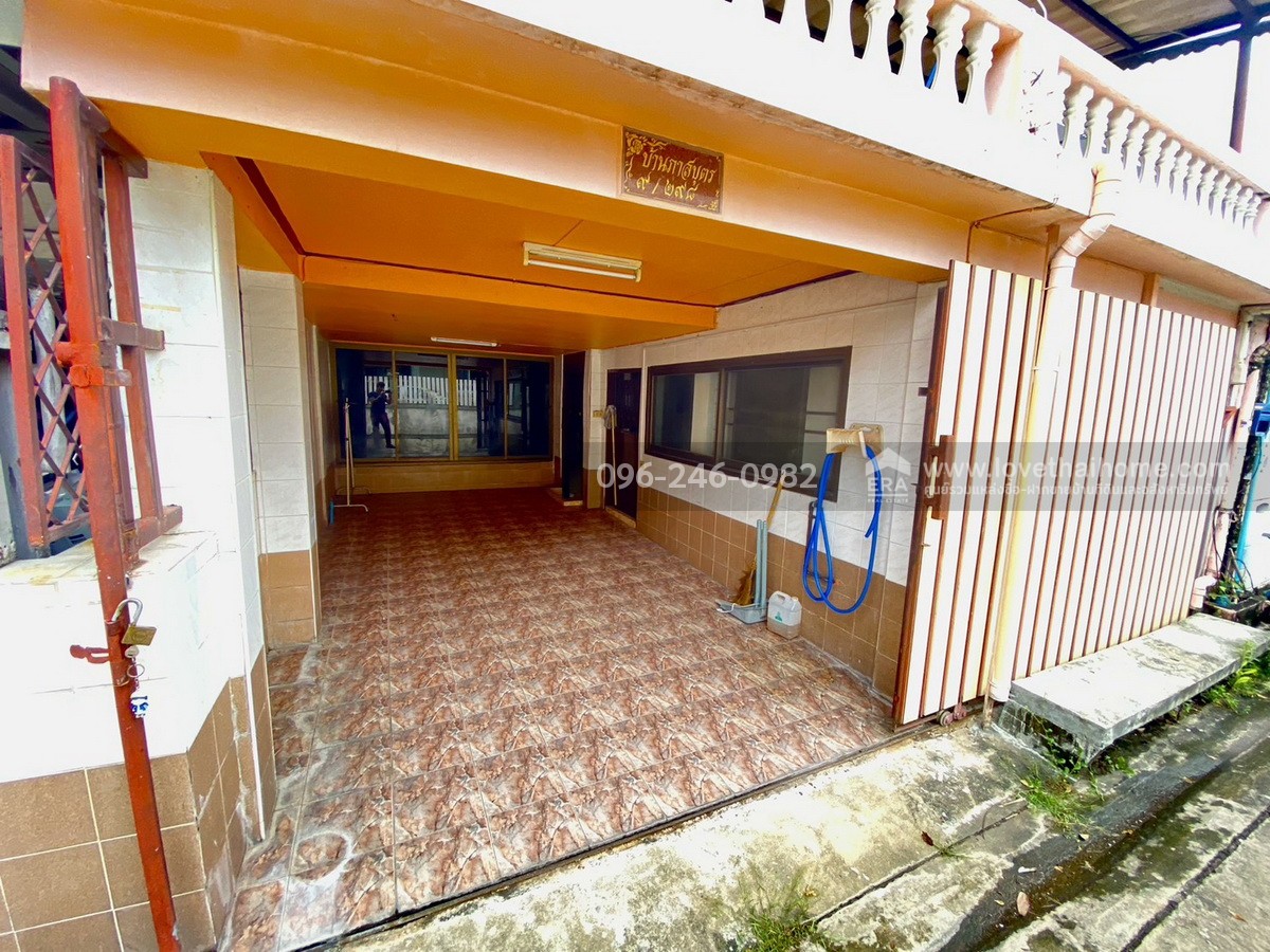 ขายทาวน์เฮ้าส์ ทำเลลาดพร้าว ถ.โชคชัย 4 ซอย 50 แยก 6 หมู่บ้านสังสิทธิ์ ซอย 7 พื้นที่ 27 ตร.วา ราคานี้ไม่มีอีกแล้ว! เข้า-ออกได้ทั้ง ถ.โชคชัย 4, ลาดพร้าว 71, ประดิษฐ์มนูธรรม (เลียบด่วน)