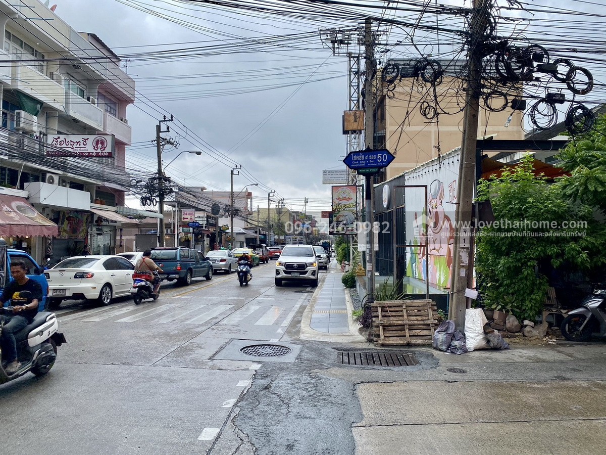 ขายทาวน์เฮ้าส์ ทำเลลาดพร้าว ถ.โชคชัย 4 ซอย 50 แยก 6 หมู่บ้านสังสิทธิ์ ซอย 7 พื้นที่ 27 ตร.วา ราคานี้ไม่มีอีกแล้ว! เข้า-ออกได้ทั้ง ถ.โชคชัย 4, ลาดพร้าว 71, ประดิษฐ์มนูธรรม (เลียบด่วน)