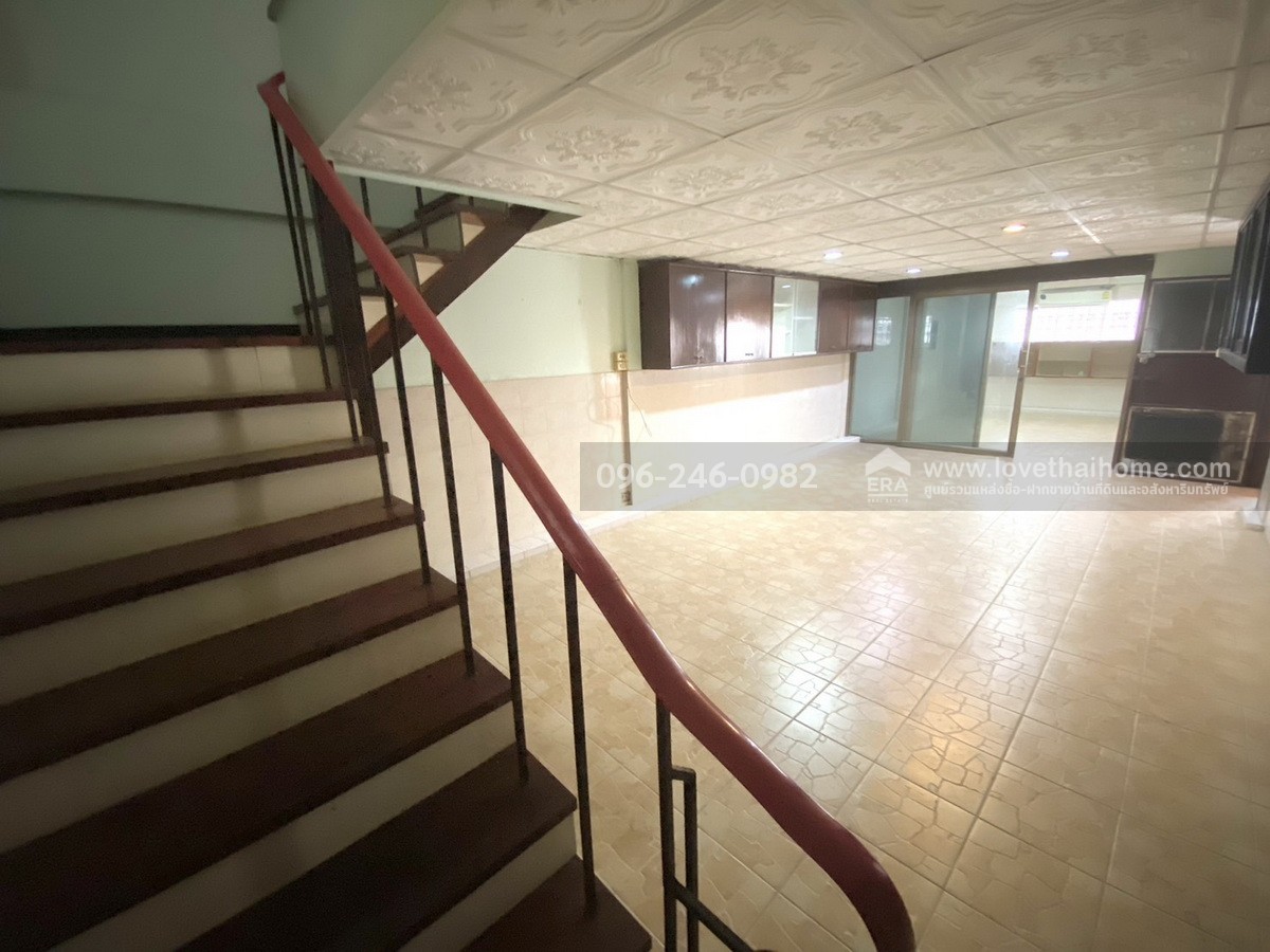 ขายทาวน์เฮ้าส์ ทำเลลาดพร้าว ถ.โชคชัย 4 ซอย 50 แยก 6 หมู่บ้านสังสิทธิ์ ซอย 7 พื้นที่ 27 ตร.วา ราคานี้ไม่มีอีกแล้ว! เข้า-ออกได้ทั้ง ถ.โชคชัย 4, ลาดพร้าว 71, ประดิษฐ์มนูธรรม (เลียบด่วน)