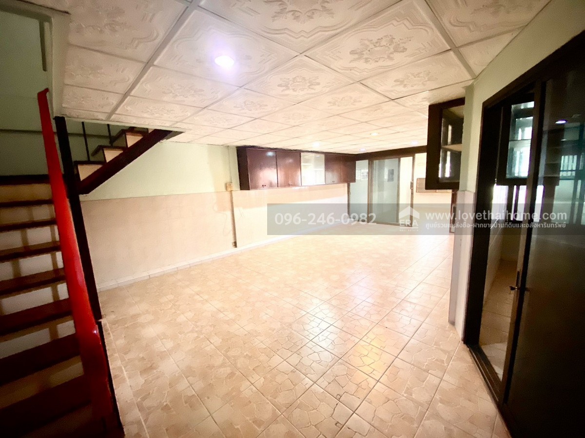 ขายทาวน์เฮ้าส์ ทำเลลาดพร้าว ถ.โชคชัย 4 ซอย 50 แยก 6 หมู่บ้านสังสิทธิ์ ซอย 7 พื้นที่ 27 ตร.วา ราคานี้ไม่มีอีกแล้ว! เข้า-ออกได้ทั้ง ถ.โชคชัย 4, ลาดพร้าว 71, ประดิษฐ์มนูธรรม (เลียบด่วน)