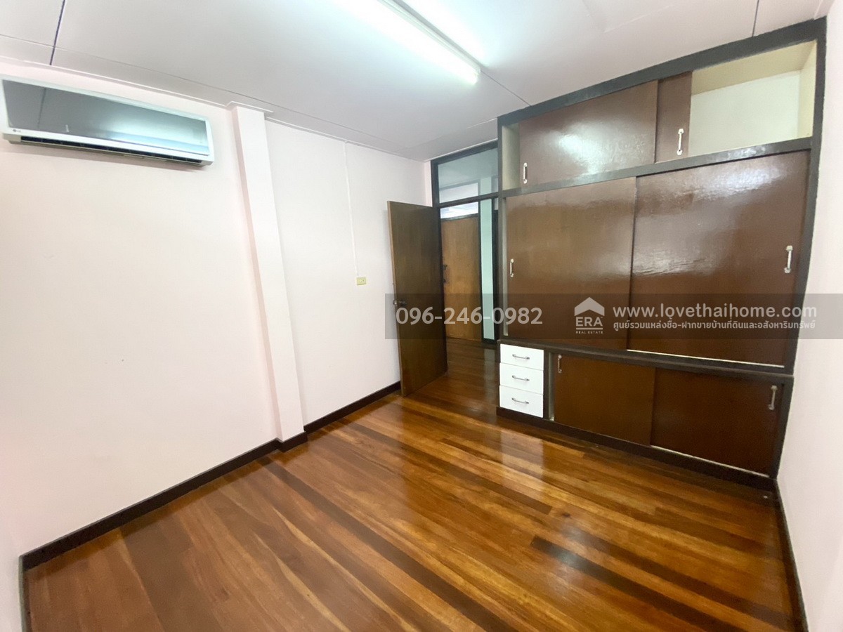 ขายทาวน์เฮ้าส์ ทำเลลาดพร้าว ถ.โชคชัย 4 ซอย 50 แยก 6 หมู่บ้านสังสิทธิ์ ซอย 7 พื้นที่ 27 ตร.วา ราคานี้ไม่มีอีกแล้ว! เข้า-ออกได้ทั้ง ถ.โชคชัย 4, ลาดพร้าว 71, ประดิษฐ์มนูธรรม (เลียบด่วน)