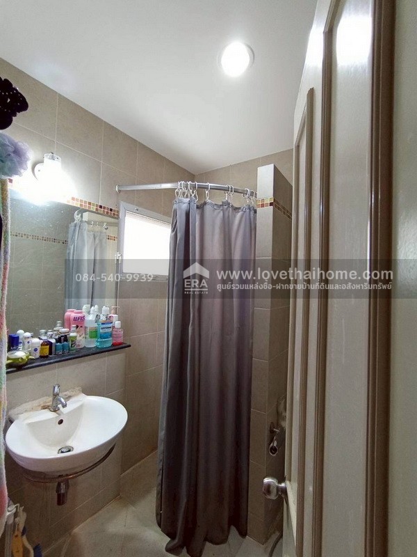 ขายบ้านเดี่ยว 2 ชั้น หมู่บ้านเพอร์เฟคเพลส ซอยลาดกระบัง20/3 ถนนสุขุมวิท77 บ้านหลังมุม พื้นที่ 58.9 ตรว. บ้านพร้อมอยู่ บรรยากาศดี สังคมดี ไม่วุ่นวาย ระบบความปลอดภัยสูง มีสิ่งอำนวยความสะดวก เดินทางสะดวกหลากหลายเส้นทาง