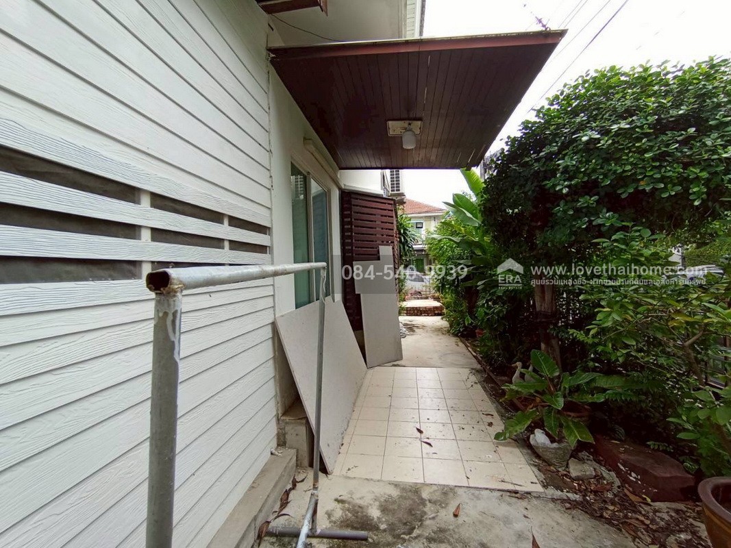 ขายบ้านเดี่ยว 2 ชั้น หมู่บ้านเพอร์เฟคเพลส ซอยลาดกระบัง20/3 ถนนสุขุมวิท77 บ้านหลังมุม พื้นที่ 58.9 ตรว. บ้านพร้อมอยู่ บรรยากาศดี สังคมดี ไม่วุ่นวาย ระบบความปลอดภัยสูง มีสิ่งอำนวยความสะดวก เดินทางสะดวกหลากหลายเส้นทาง