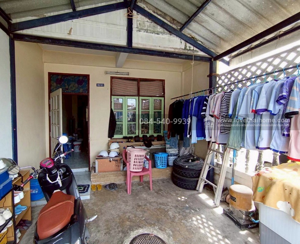 ขายทาวน์เฮ้าส์ 2 ชั้น หมู่บ้านอยู่เจริญ4 ลำลูกกา คลอง4 เนื้อที่ 17 ตรว. บ้านพร้อมอยู่ ห้องมุม ที่สุดในทำเลบ้านโซนลำลูกกา/รังสิต ฟังก์ชันครบครัน เดินทางง่าย ใกล้ทางด่วน การเดินทางเข้า-ออกสะดวกได้หลายช่องทาง