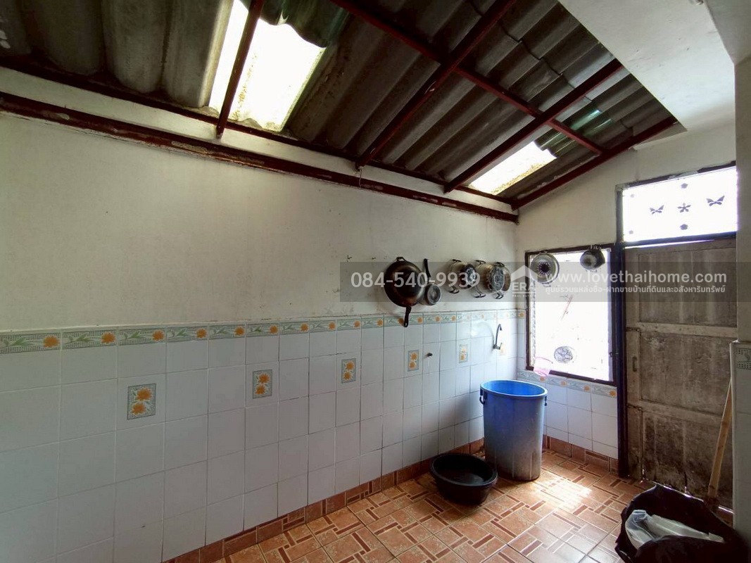 ขายทาวน์เฮ้าส์ 2 ชั้น หมู่บ้านอยู่เจริญ4 ลำลูกกา คลอง4 เนื้อที่ 17 ตรว. บ้านพร้อมอยู่ ห้องมุม ที่สุดในทำเลบ้านโซนลำลูกกา/รังสิต ฟังก์ชันครบครัน เดินทางง่าย ใกล้ทางด่วน การเดินทางเข้า-ออกสะดวกได้หลายช่องทาง