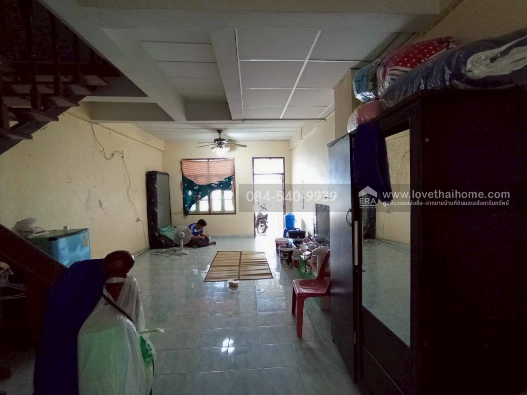 ขายทาวน์เฮ้าส์ 2 ชั้น หมู่บ้านอยู่เจริญ4 ลำลูกกา คลอง4 เนื้อที่ 17 ตรว. บ้านพร้อมอยู่ ห้องมุม ที่สุดในทำเลบ้านโซนลำลูกกา/รังสิต ฟังก์ชันครบครัน เดินทางง่าย ใกล้ทางด่วน การเดินทางเข้า-ออกสะดวกได้หลายช่องทาง