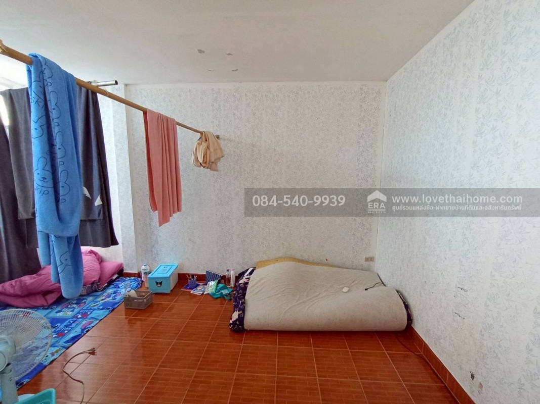 ขายทาวน์เฮ้าส์ 2 ชั้น หมู่บ้านอยู่เจริญ4 ลำลูกกา คลอง4 เนื้อที่ 17 ตรว. บ้านพร้อมอยู่ ห้องมุม ที่สุดในทำเลบ้านโซนลำลูกกา/รังสิต ฟังก์ชันครบครัน เดินทางง่าย ใกล้ทางด่วน การเดินทางเข้า-ออกสะดวกได้หลายช่องทาง