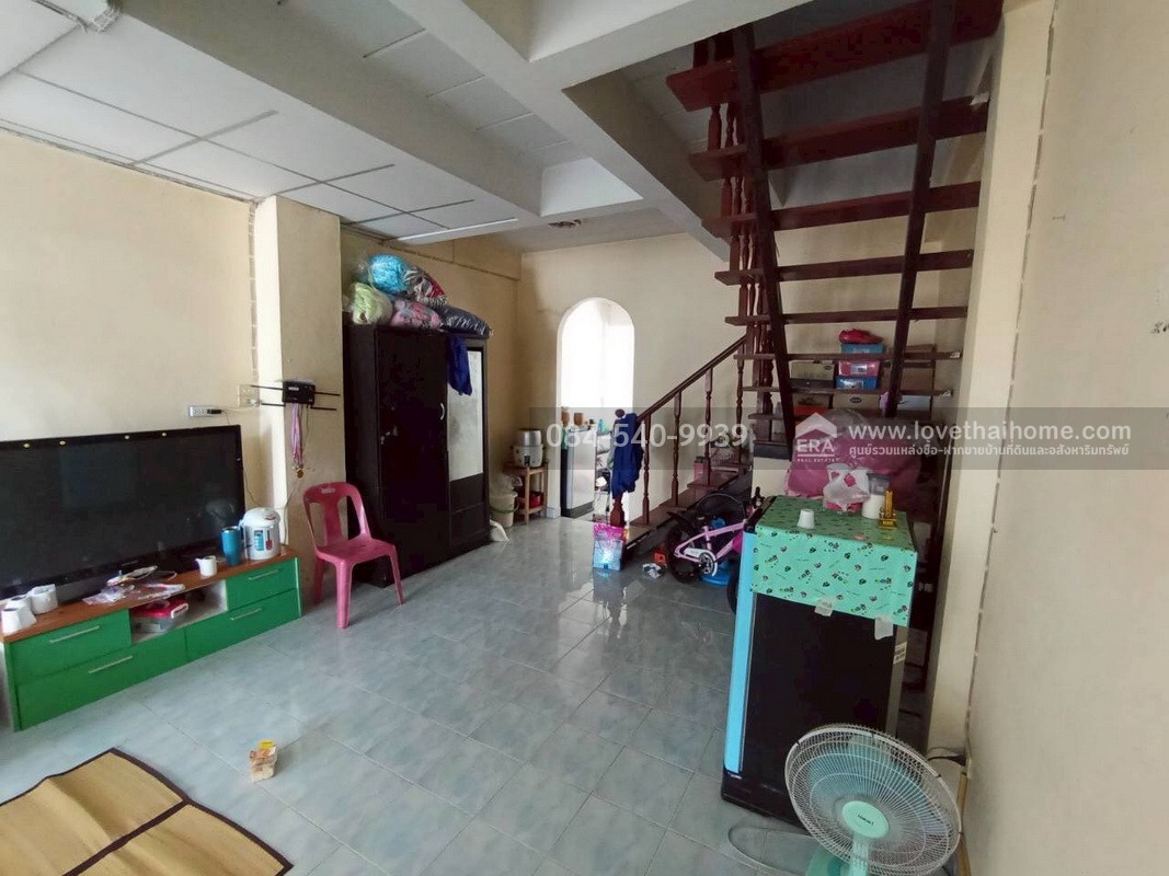 ขายทาวน์เฮ้าส์ 2 ชั้น หมู่บ้านอยู่เจริญ4 ลำลูกกา คลอง4 เนื้อที่ 17 ตรว. บ้านพร้อมอยู่ ห้องมุม ที่สุดในทำเลบ้านโซนลำลูกกา/รังสิต ฟังก์ชันครบครัน เดินทางง่าย ใกล้ทางด่วน การเดินทางเข้า-ออกสะดวกได้หลายช่องทาง