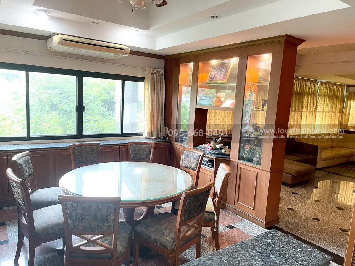 ขายบ้านเดี่ยวซอยลาดพร้าว124 พื้นที่249ตรว.ห่างจากถนนลาดพร้าว650เมตร ขายเพียงแค่20.49ล้านเท่านั้น ภายในบ้านยังสภาพดี ถ้าเห็นต้องชอบ ใครอยากได้บ้านย่านนี้ลองแวะมาชมก่อนจะพลาดของดีราคาถูกนะจ๊ะ