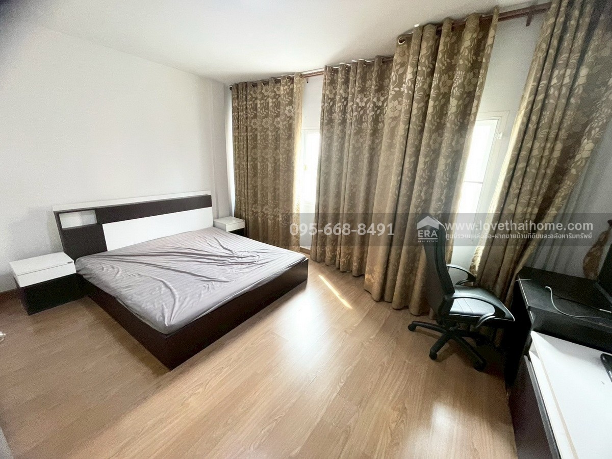 ขายทาวน์โฮม3ชั้น ถนนร่วมมิตรพัฒนา  แยกวัชรพล หมู่บ้าน The Ricco Town  พื้นที่20.6ตรว.ขายเพียงแค่3.19ล้านเท่านั้น สภาพดีพร้อมเข้าอยู่ได้เลย แถมเฟอร์นิเจอร์บวกแอร์4เครื่อง ตัดใจยอมขายขาดทุน รับประกันเลยว่าหาราคาถูกกว่านี้ไม่มีอีกแล้ว