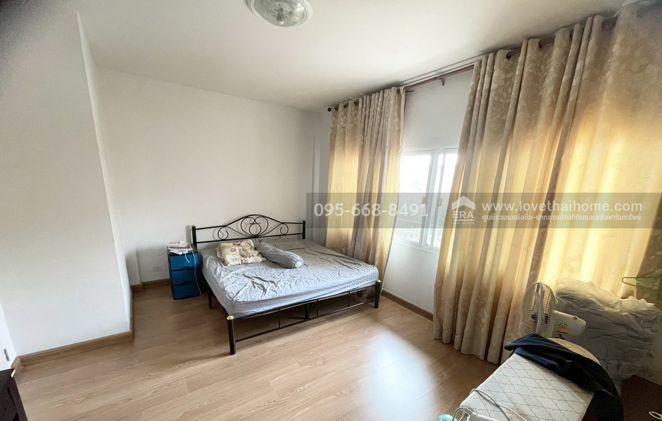 ขายทาวน์โฮม3ชั้น ถนนร่วมมิตรพัฒนา  แยกวัชรพล หมู่บ้าน The Ricco Town  พื้นที่20.6ตรว.ขายเพียงแค่3.19ล้านเท่านั้น สภาพดีพร้อมเข้าอยู่ได้เลย แถมเฟอร์นิเจอร์บวกแอร์4เครื่อง ตัดใจยอมขายขาดทุน รับประกันเลยว่าหาราคาถูกกว่านี้ไม่มีอีกแล้ว