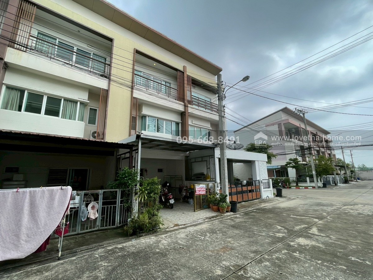 ขายทาวน์โฮม3ชั้น ถนนร่วมมิตรพัฒนา  แยกวัชรพล หมู่บ้าน The Ricco Town  พื้นที่20.6ตรว.ขายเพียงแค่3.19ล้านเท่านั้น สภาพดีพร้อมเข้าอยู่ได้เลย แถมเฟอร์นิเจอร์บวกแอร์4เครื่อง ตัดใจยอมขายขาดทุน รับประกันเลยว่าหาราคาถูกกว่านี้ไม่มีอีกแล้ว