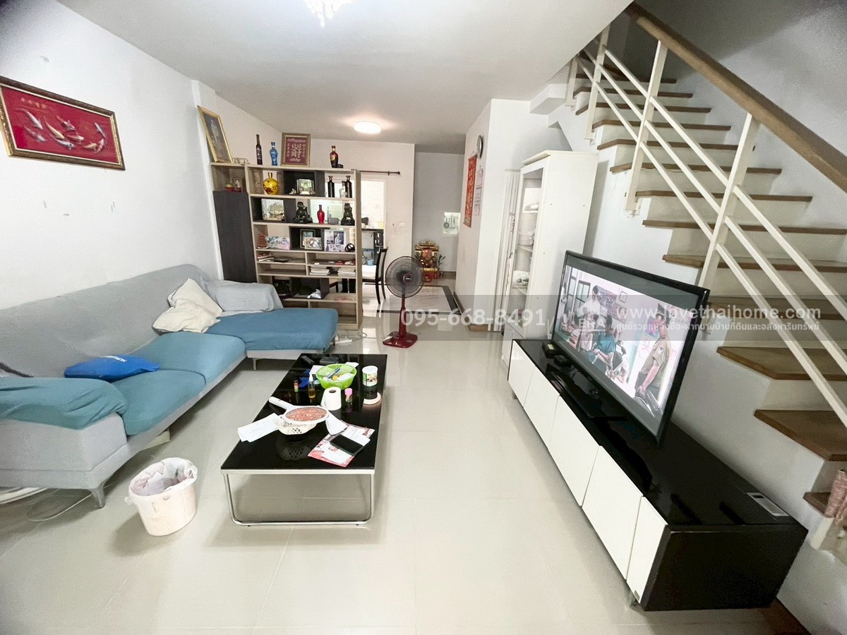 ขายทาวน์โฮม3ชั้น ถนนร่วมมิตรพัฒนา  แยกวัชรพล หมู่บ้าน The Ricco Town  พื้นที่20.6ตรว.ขายเพียงแค่3.19ล้านเท่านั้น สภาพดีพร้อมเข้าอยู่ได้เลย แถมเฟอร์นิเจอร์บวกแอร์4เครื่อง ตัดใจยอมขายขาดทุน รับประกันเลยว่าหาราคาถูกกว่านี้ไม่มีอีกแล้ว