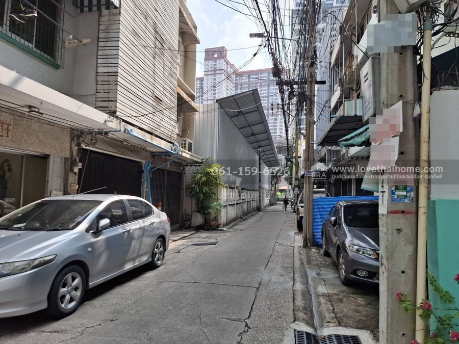 ขายอาคารพาณิชย์ พญาไท ซ.น้อมจิตต์-ราชเทวี ใกล้ BTS พญาไท เพียง 200 เมตร พื้นที่ 12.5 ตรว. เหมาะสำหรับอยู่อาศัย หรือทำแบ่งเป็นห้องเช่า จอดรถหน้าบ้านได้