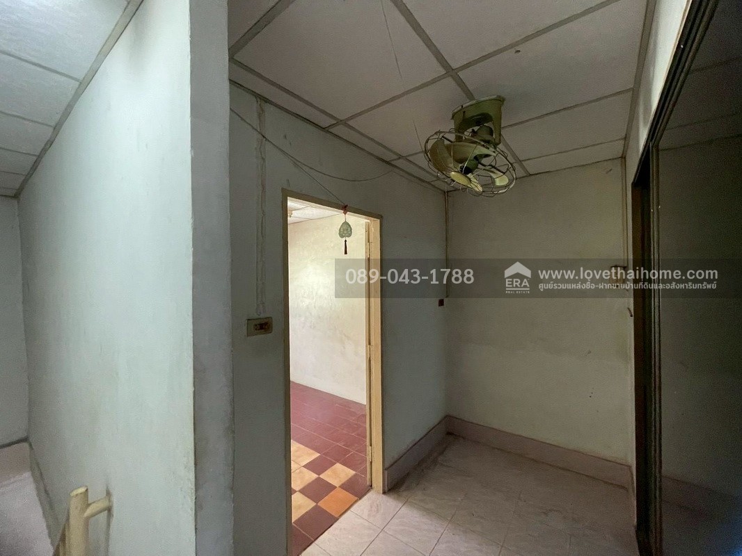 ขายตึกแถว3ชั้น ซอยสาธุประดิษฐ์16 ทำเลใจกลางเมือง พื้นที่10ตรว.ขายเพียงแค่3ล้านเท่านั้น ถูกสุดในย่านนี้แล้วจร้า ห่างจากถนนสาธุประดิษฐ์เพียงแค่50เมตร จะรออะไรอีกคะ รีบเลย!! ของดีราคาถูกแบบนี้มีไม่เยอะนะค่ะ