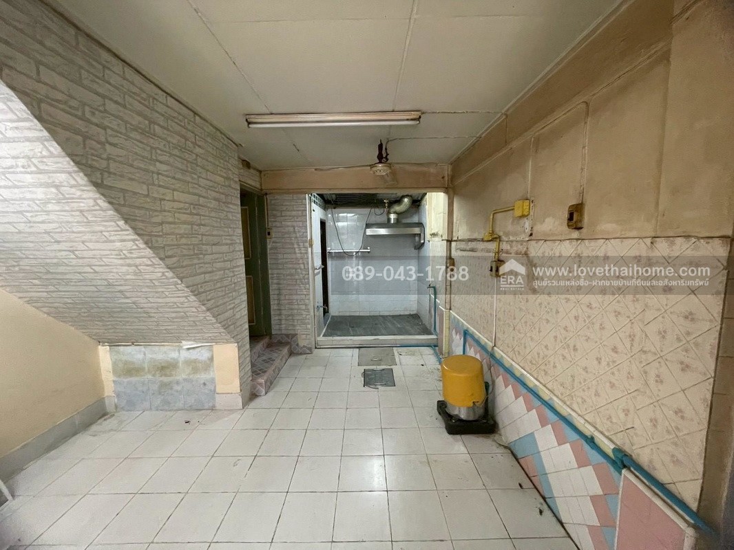 ขายตึกแถว3ชั้น ซอยสาธุประดิษฐ์16 ทำเลใจกลางเมือง พื้นที่10ตรว.ขายเพียงแค่3ล้านเท่านั้น ถูกสุดในย่านนี้แล้วจร้า ห่างจากถนนสาธุประดิษฐ์เพียงแค่50เมตร จะรออะไรอีกคะ รีบเลย!! ของดีราคาถูกแบบนี้มีไม่เยอะนะค่ะ