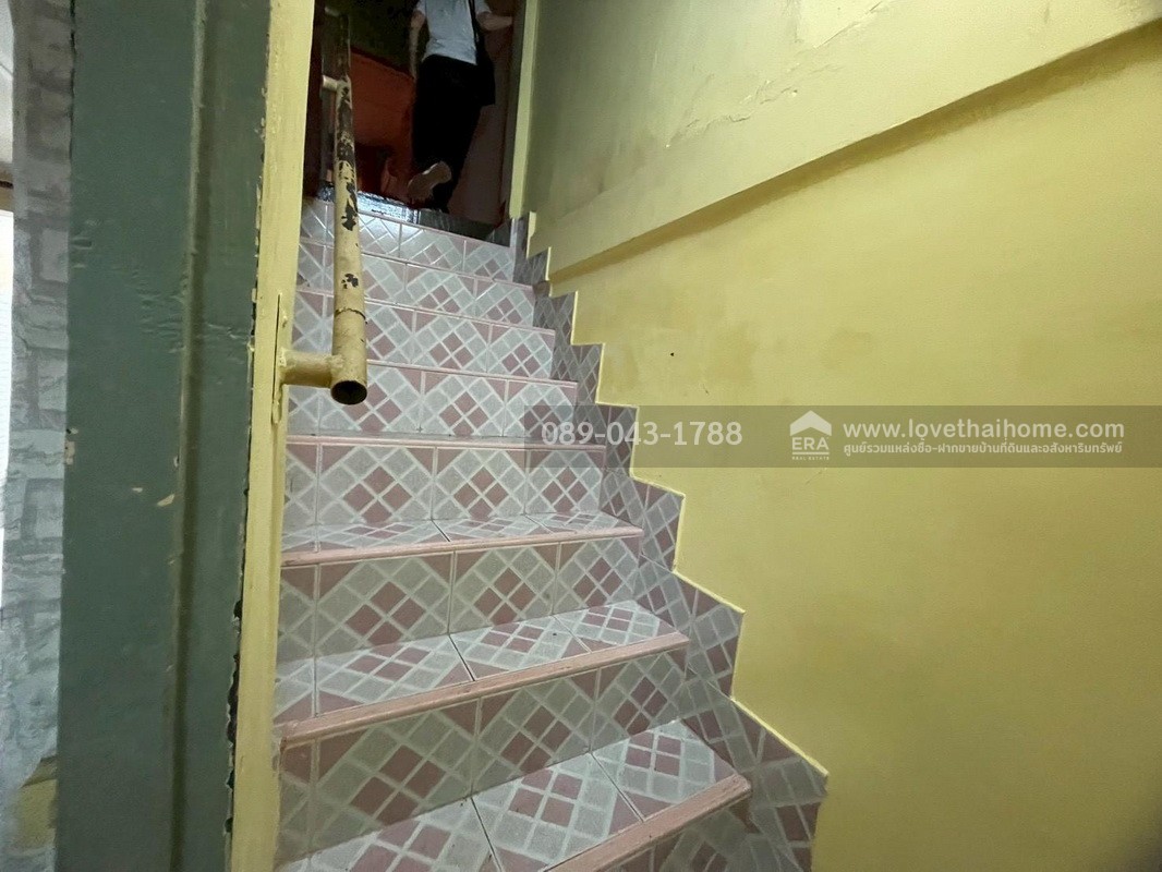 ขายตึกแถว3ชั้น ซอยสาธุประดิษฐ์16 ทำเลใจกลางเมือง พื้นที่10ตรว.ขายเพียงแค่3ล้านเท่านั้น ถูกสุดในย่านนี้แล้วจร้า ห่างจากถนนสาธุประดิษฐ์เพียงแค่50เมตร จะรออะไรอีกคะ รีบเลย!! ของดีราคาถูกแบบนี้มีไม่เยอะนะค่ะ