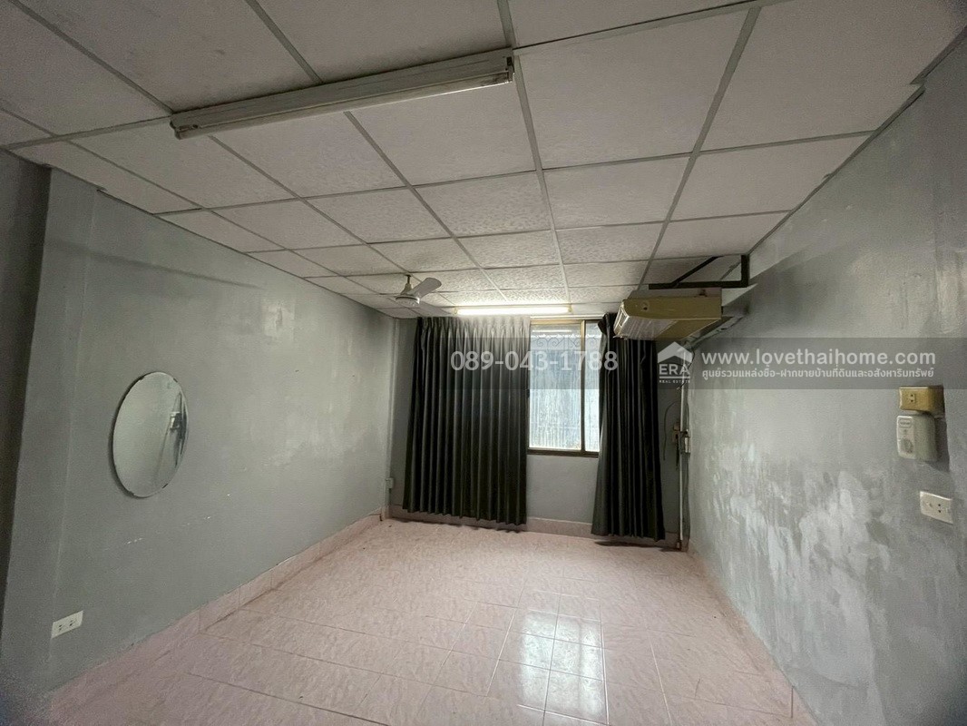 ขายตึกแถว3ชั้น ซอยสาธุประดิษฐ์16 ทำเลใจกลางเมือง พื้นที่10ตรว.ขายเพียงแค่3ล้านเท่านั้น ถูกสุดในย่านนี้แล้วจร้า ห่างจากถนนสาธุประดิษฐ์เพียงแค่50เมตร จะรออะไรอีกคะ รีบเลย!! ของดีราคาถูกแบบนี้มีไม่เยอะนะค่ะ