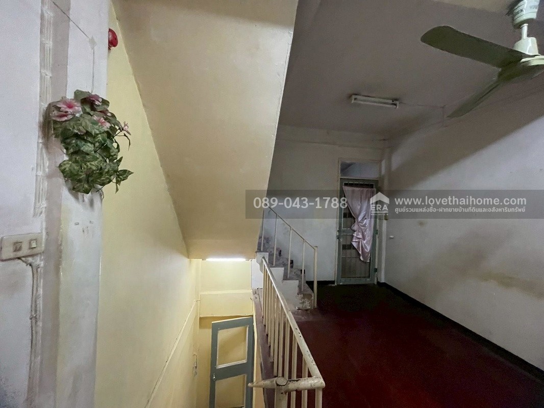 ขายตึกแถว3ชั้น ซอยสาธุประดิษฐ์16 ทำเลใจกลางเมือง พื้นที่10ตรว.ขายเพียงแค่3ล้านเท่านั้น ถูกสุดในย่านนี้แล้วจร้า ห่างจากถนนสาธุประดิษฐ์เพียงแค่50เมตร จะรออะไรอีกคะ รีบเลย!! ของดีราคาถูกแบบนี้มีไม่เยอะนะค่ะ